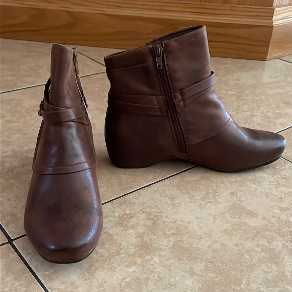 Yuu size 8 Brown Ankle Boots
